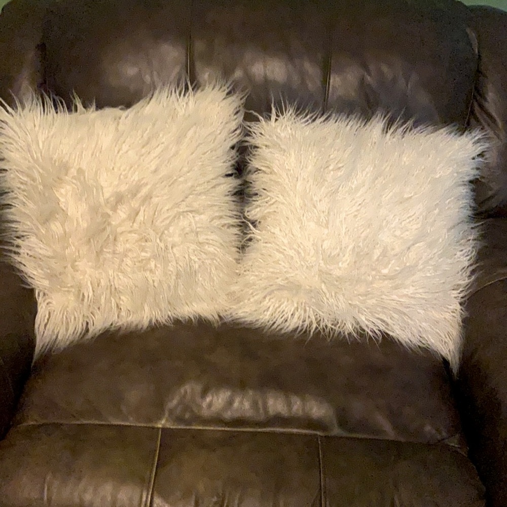 2 cream faux fur boho throw pillows like new